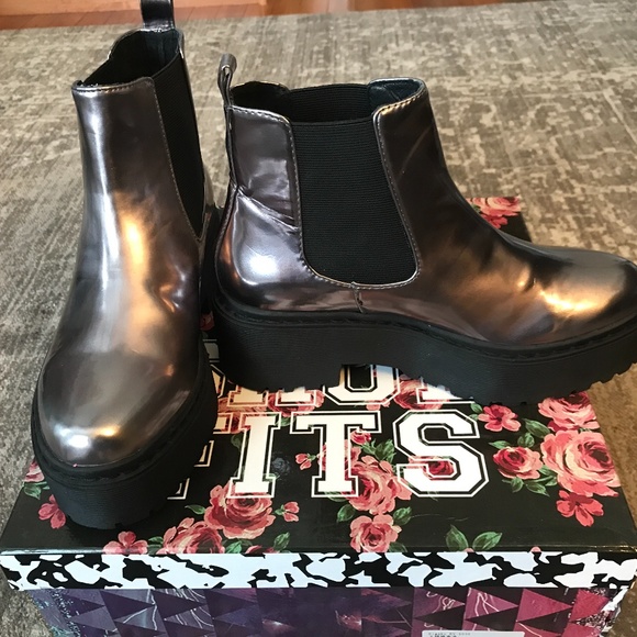 Jeffrey Campbell Pewter Chelsea Platform Boots - Picture 2 of 7